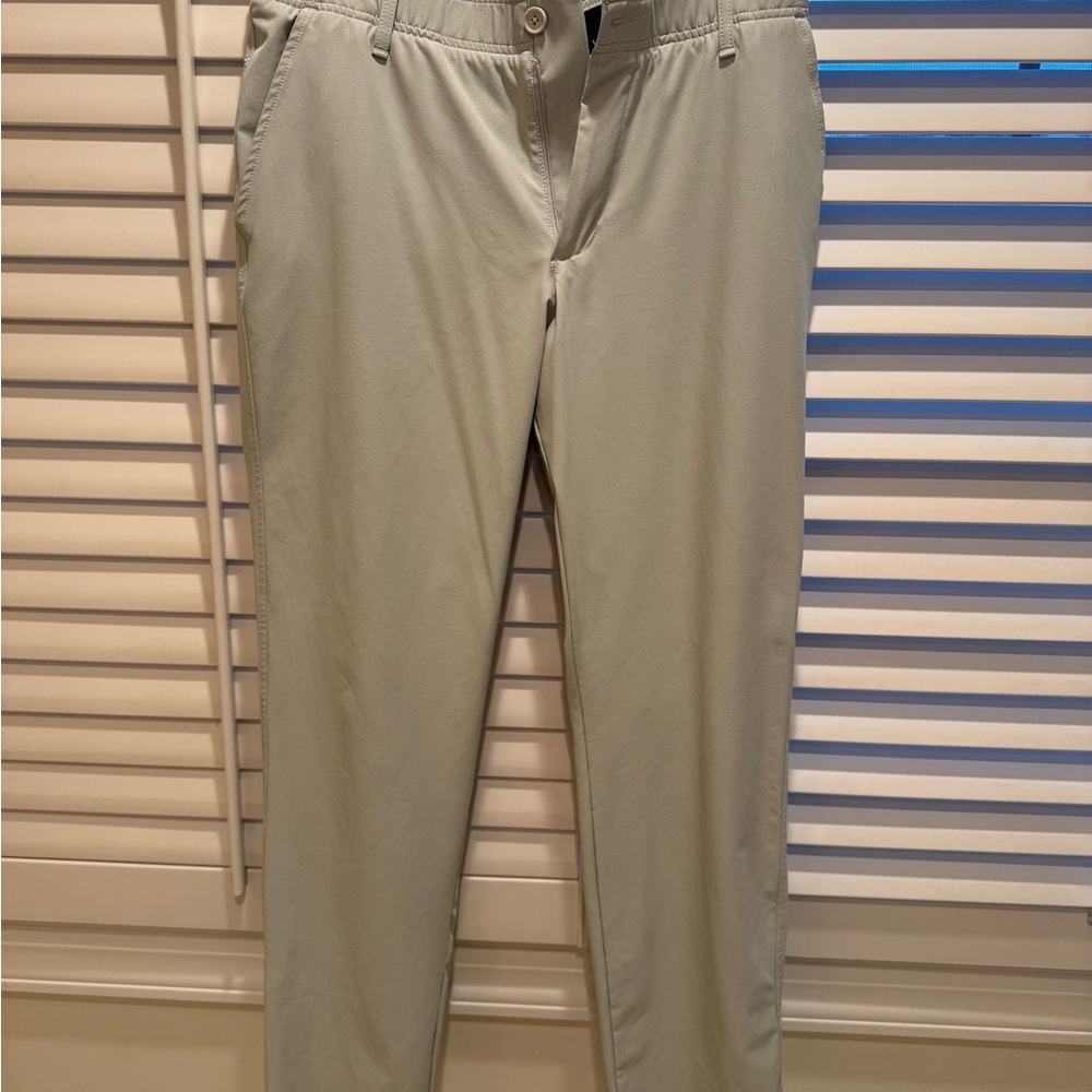 Under Armor 34 x 30 khaki pants